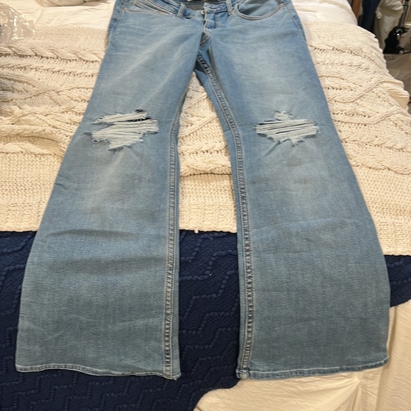 NWOT! Hollister Light Denim Wash Flare Jeans - Picture 2 of 6